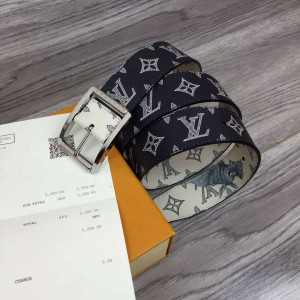 louis-vuitton-monogram-savane-canvas-chapman-belt