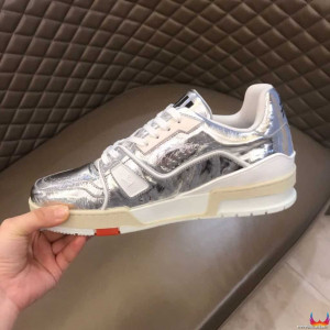 LOUIS VUITTON VNR SNEAKER – LV190