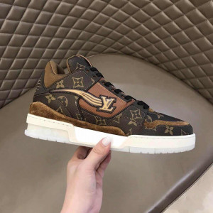 LOUIS VUITTON TRAINER SNEAKER - LV209