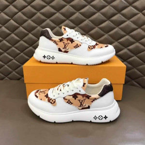 LOUIS VUITTON RUN AWAY SNEAKER - LV252