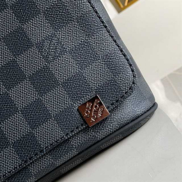 LOUIS VUITTON DISTRICT PM DAMIER EBENE CANVAS N41028