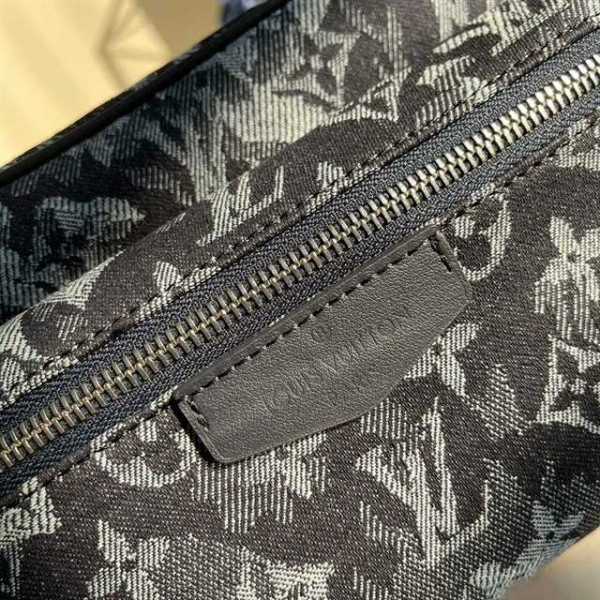 LOUIS VUITTON OUTDOOR BUMBAG MONOGRAM CANVAS M57281