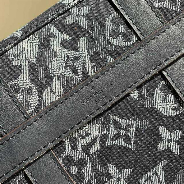 LOUIS VUITTON TRUNK MESSENGER MONOGRAM CANVAS M57282