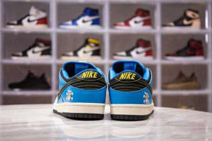 NIKE SB DUNK LOW INSTANT SKATEBOARDS - NK47