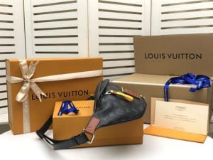 LOUIS VUITTON DISCOVERY BUMBAG - WLM194