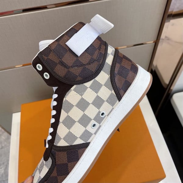 Louis Vuitton High Top Sneaker - Lsvt115