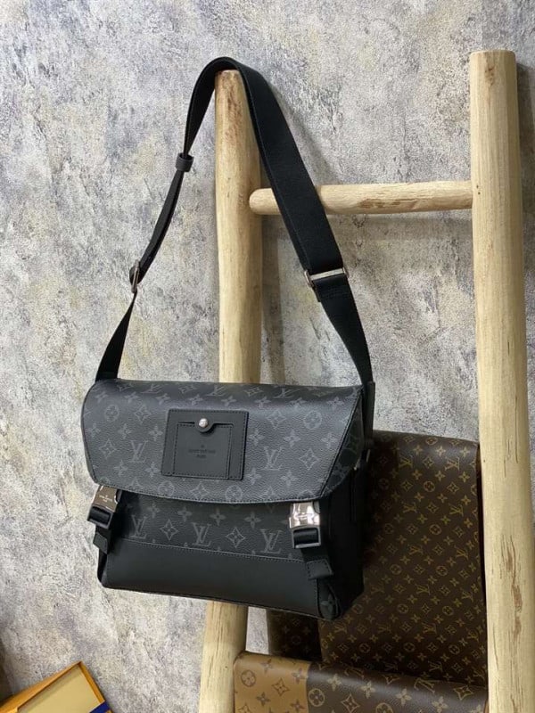 LOUIS VUITTON MESSENGER PM VOYAGER - WLM158