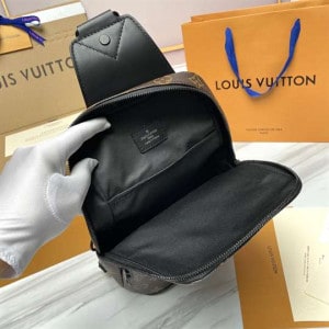 LOUIS VUITTON AVENUE SLING BAG - WLM155