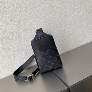 " LOUIS VUITTON OUTDOOR SLINGBAG - WLM089"