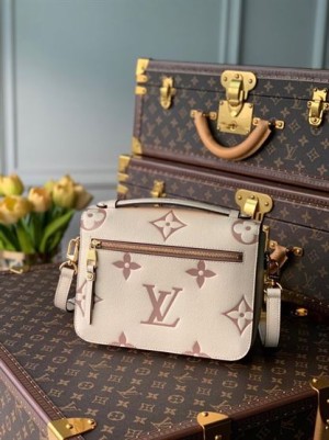 LOUIS VUITTON POCHETTE MÉTIS - WLM330