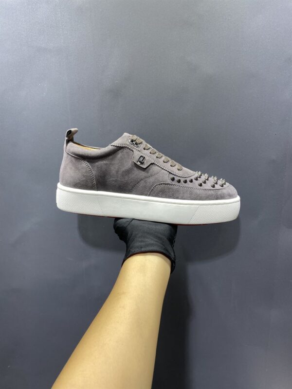 CHRISTIAN LOUBOUTIN LOW TOP SNEAKER - CL101