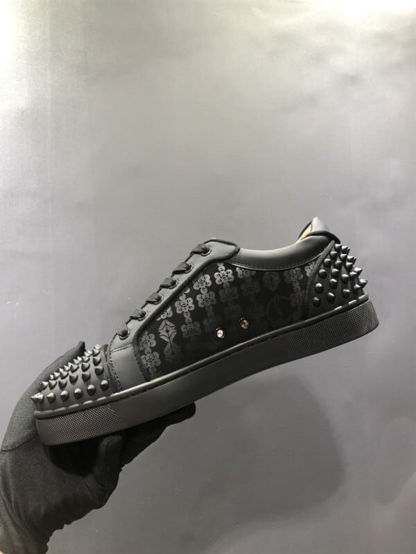 CHRISTIAN LOUBOUTIN LOW TOP SNEAKER - CL92