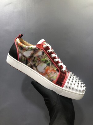 CHRISTIAN LOUBOUTIN LOW TOP SNEAKER - CL86