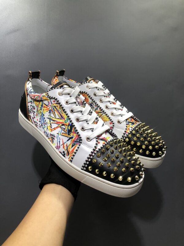 CHRISTIAN LOUBOUTIN LOW TOP SNEAKER - CL113