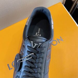 LOUIS VUITTON RIVOLI SNEAKER - LSVT139