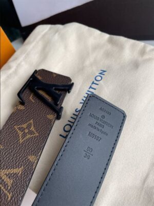 LOUIS VUITTON BELT - B042