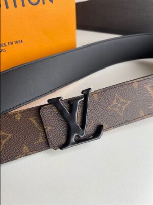 LOUIS VUITTON BELT - B042