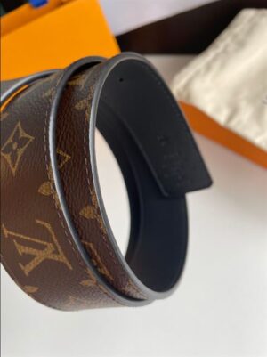 LOUIS VUITTON BELT - B042