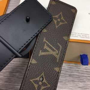 LOUIS VUITTON BELT - B065