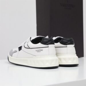 ONE STUD LOW-TOP NAPPA SNEAKER - VLS037