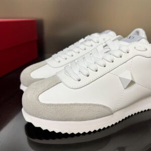 STUD AROUND LOW-TOP CALFSKIN AND NAPPA LEATHER SNEAKER - VLS004