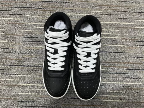 B27 LOW-TOP SNEAKER BLACK SMOOTH CALFSKIN AND CD DIAMOND CANVAS - CD109