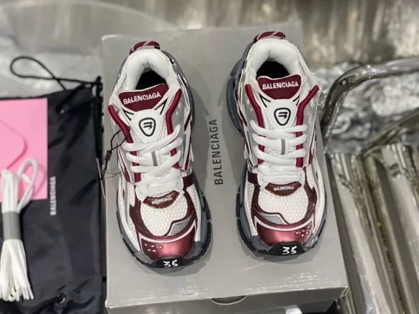 BALENCIAGA RUNNER SNEAKER IN BURGUNDY - BB132