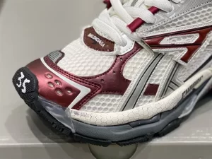 BALENCIAGA RUNNER SNEAKER IN BURGUNDY - BB132