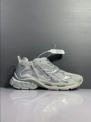 BALENCIAGA RUNNER SNEAKER IN OFF WHITE - BB141