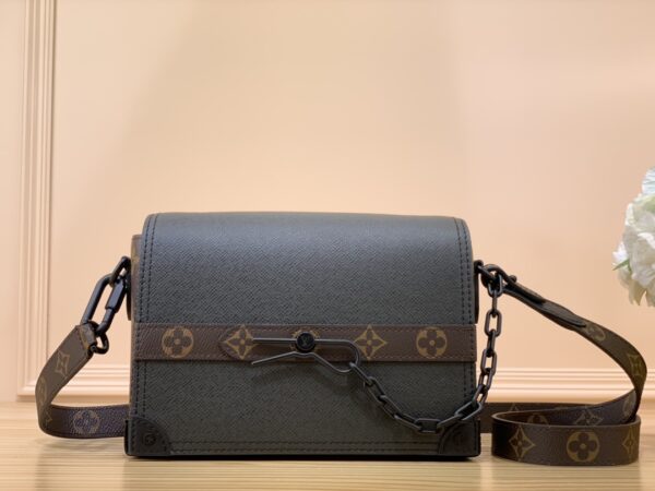 LOUIS VUITTON STEAMER WEARABLE WALLET - WLM582