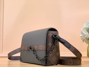 LOUIS VUITTON STEAMER WEARABLE WALLET - WLM582