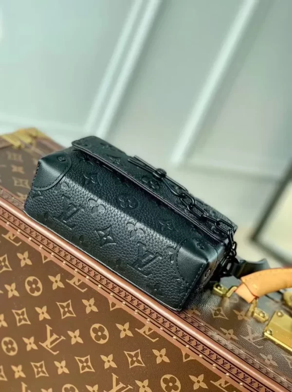 LOUIS VUITTON STEAMER WEARABLE WALLET - WLM583