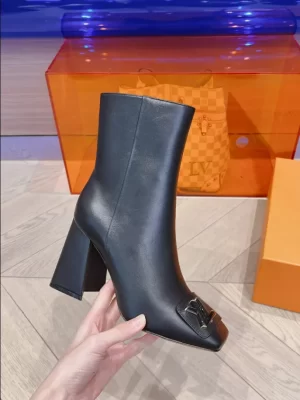 LOUIS VUITTON SHAKE ANKLE BOOT - WLS020