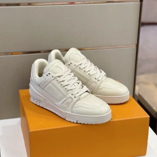 LV LV TRAINER SNEAKER