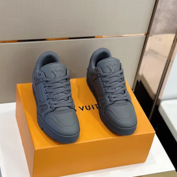 LV LV TRAINER SNEAKER – LSVT313