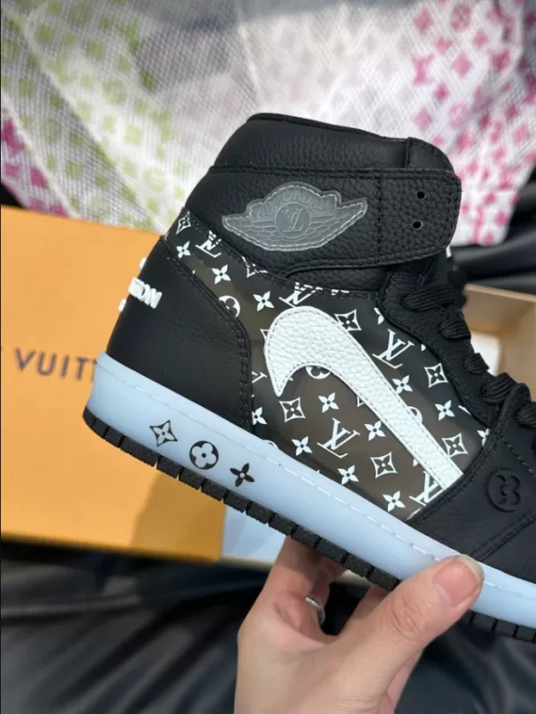 LOUIS VUITTON X NIKE TRAINER SNEAKER – LSVT335