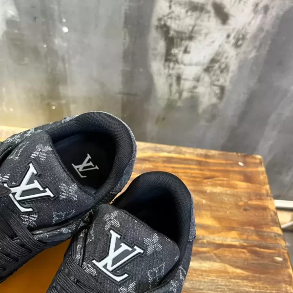 LV TRAINER SNEAKER – LSVT321