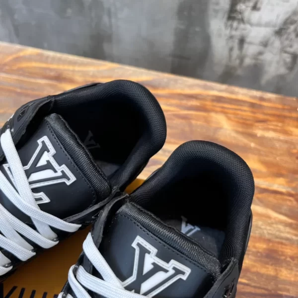 LV TRAINER SNEAKER – LSVT341