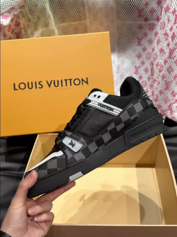 LV TRAINER SNEAKER – LSVT345