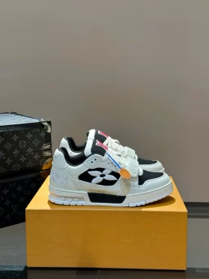 LOUIS VUITTON TRAINER SNEAKERS IN BLACK AND WHITE – LSVT354