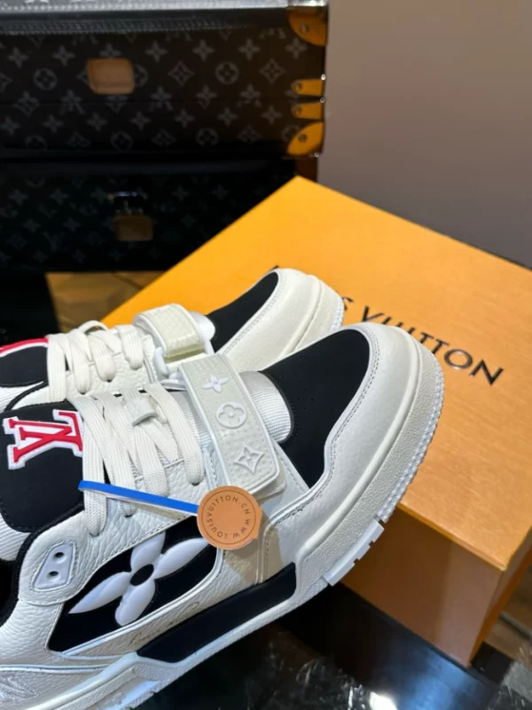 LOUIS VUITTON TRAINER SNEAKERS IN BLACK AND WHITE – LSVT354