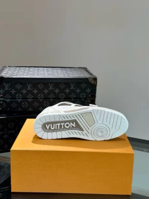 LOUIS VUITTON TRAINER SNEAKERS IN BEIGE – LSVT355