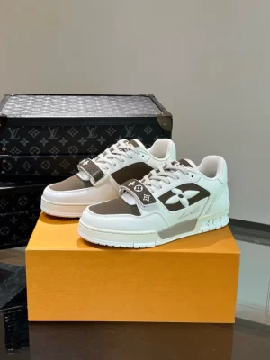 LOUIS VUITTON TRAINER SNEAKERS IN BEIGE – LSVT355