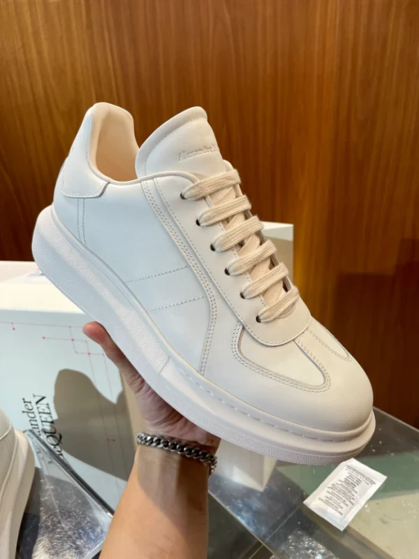 ALEXANDER MCQUEEN MEN'S OVERSIZED RETRO SNEAKER IN OFF WHITE - AM27