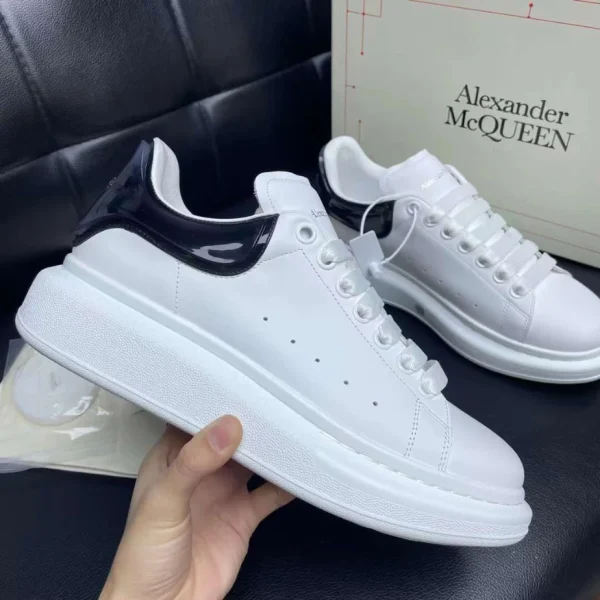 ALEXANDER MCQUEEN OVERSIZED SNEAKER - AM35