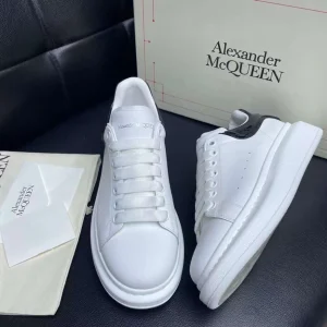 ALEXANDER MCQUEEN OVERSIZED SNEAKER - AM35