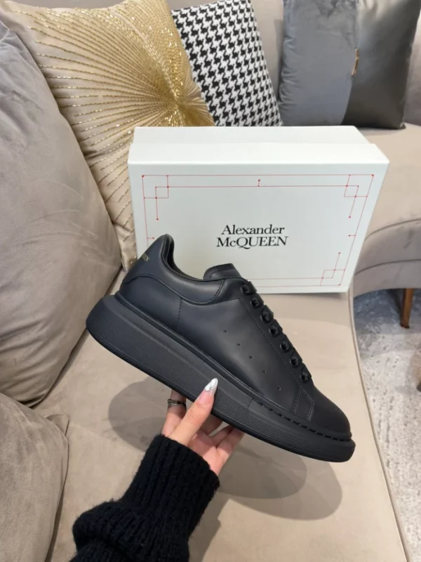 ALEXANDER MCQUEEN OVERSIZED SNEAKER - AM48