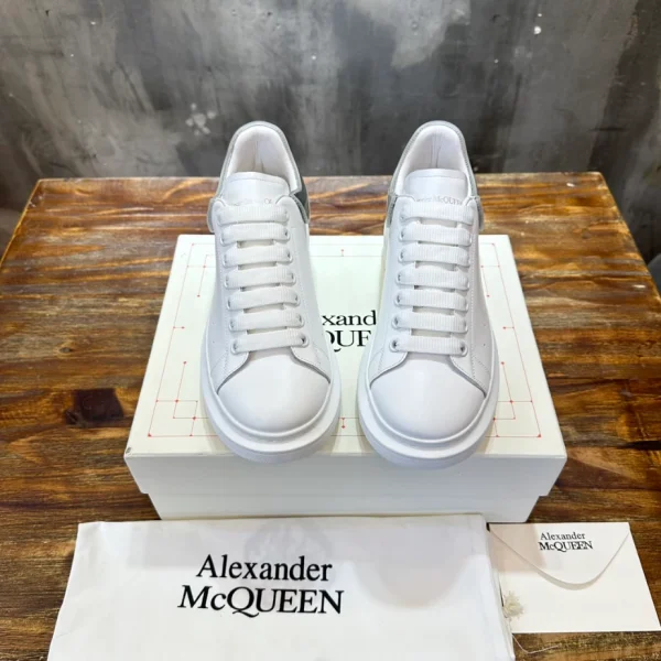 ALEXANDER MCQUEEN OVERSIZED SNEAKER - AM55