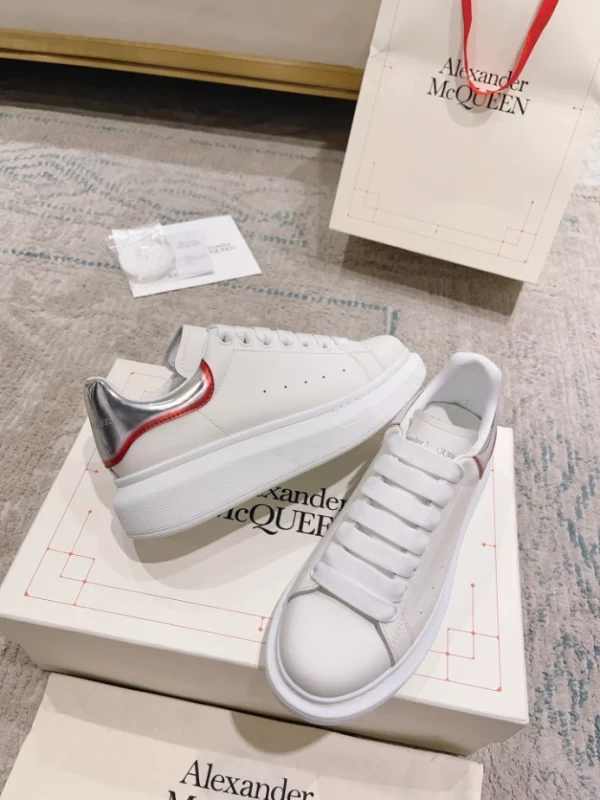 ALEXANDER MCQUEEN OVERSIZED SNEAKER - AM60