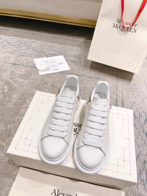 ALEXANDER MCQUEEN OVERSIZED SNEAKER - AM60